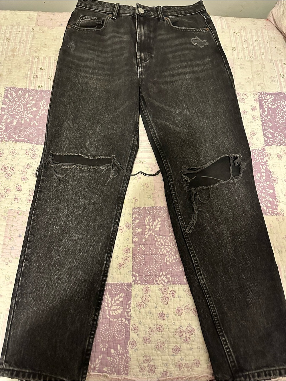 Zara women's Black Washed Straight Jeans with Knee Rips